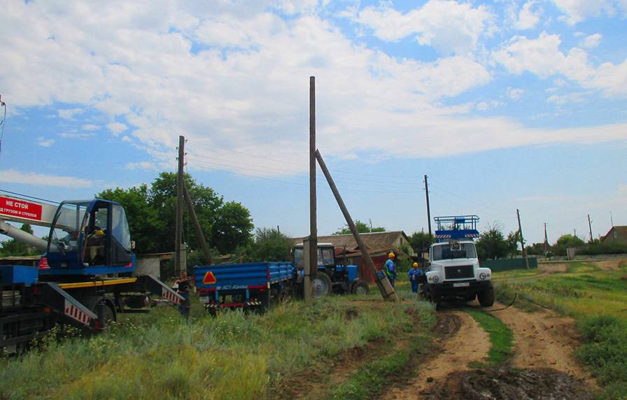 Специалисты Нижнечирского и Калачевского участков Суровикинских МЭС восстановили электроснабжение жителей поселка Прудбой Калачевского района