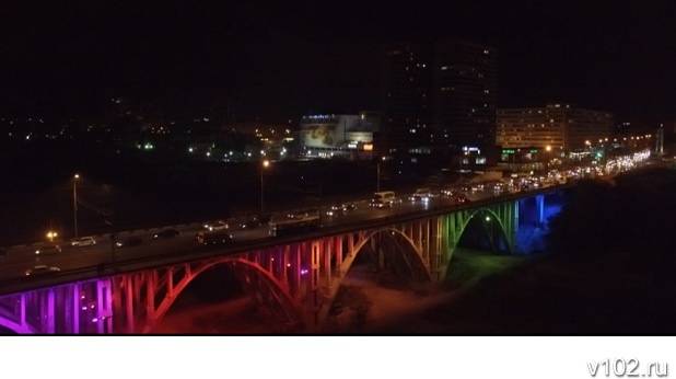 ИА "Высота 102": Архитектурно-художественная подсветка Астраханского моста засияла во всей красе