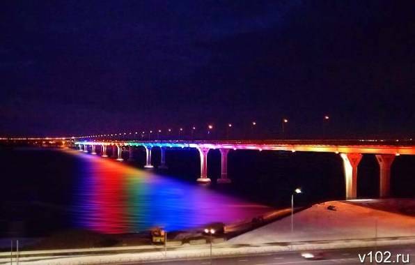 ИА "высота 102": Новогодняя подсветка моста через Волгу добавит настроения в праздничный облик Волгограда