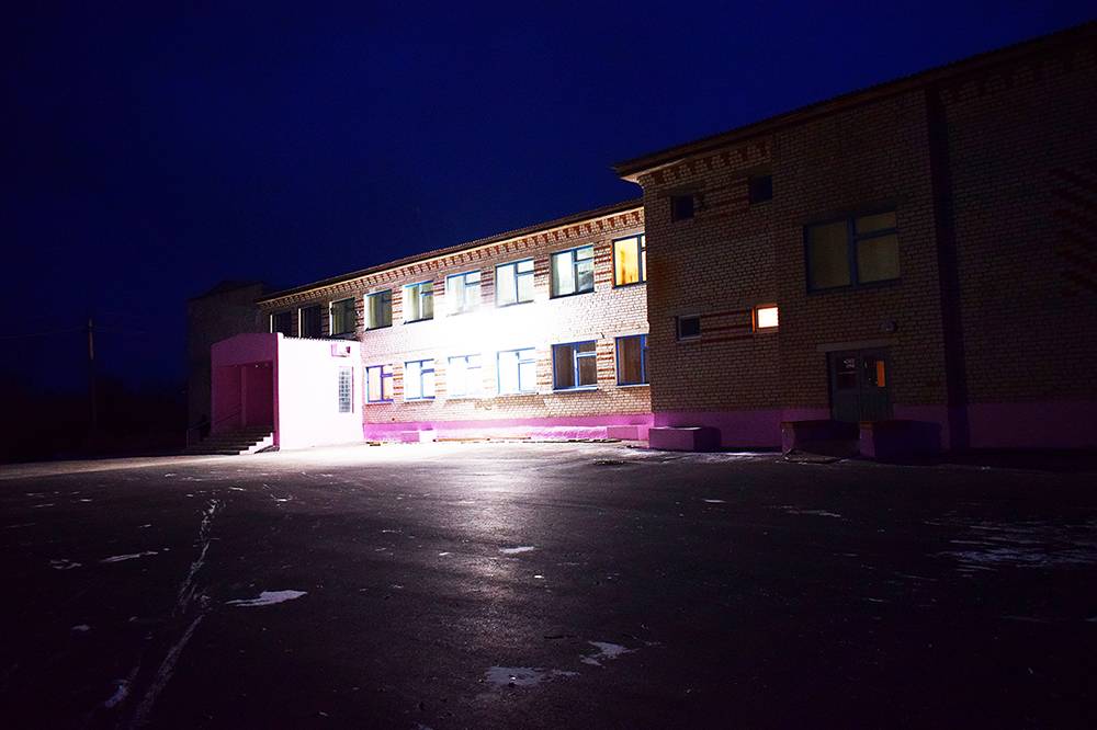 Новое современное наружное освещение Песковатской школы Дубовского района на радость детям и взрослым