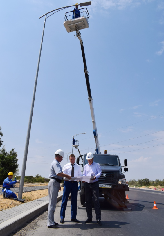 ПАО "Волгоградоблэлектро"  продолжает реконструкцию наружного освещения автомобильной дороги на шоссе Авиаторов