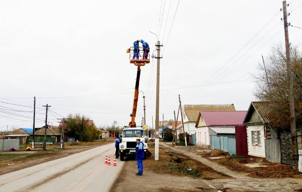 ПАО "Волгоградоблэлектро" участвует в восстановлении освещения улично-дорожной сети города Палласовки  Волгоградской области
